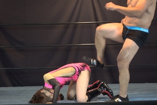 ����R����